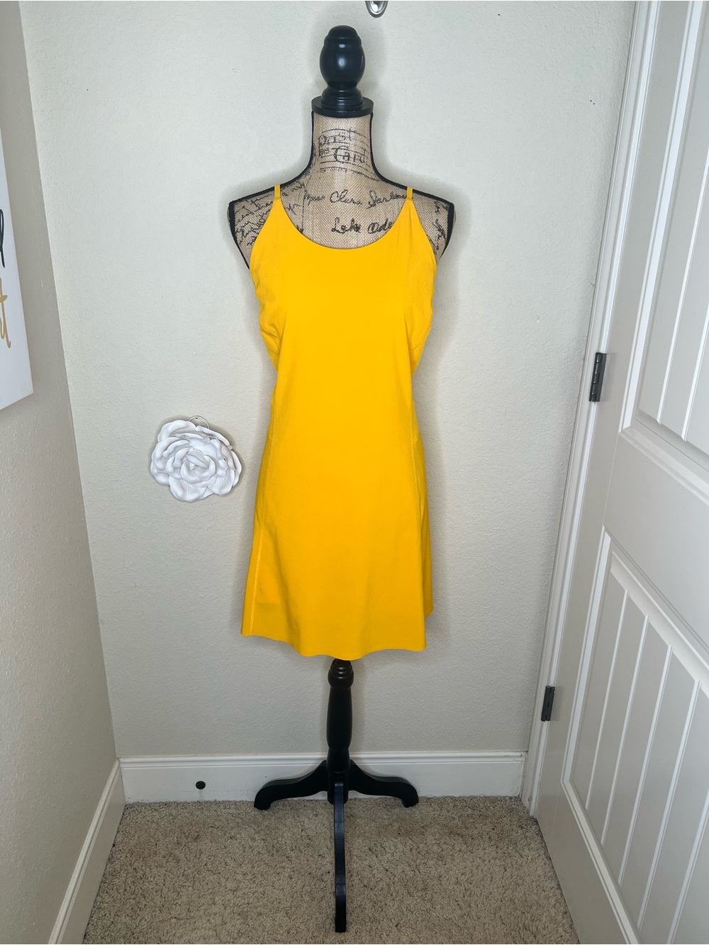 Athleta Infinity Dress Large Yellow Built In Shorts Pockets Tennis Golf